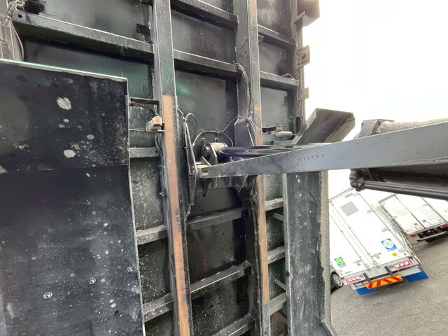 いすゞギガダンプ大型（10t）[写真17]