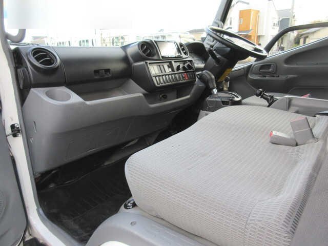 日野デュトロアルミバン小型（2t・3t）[写真18]