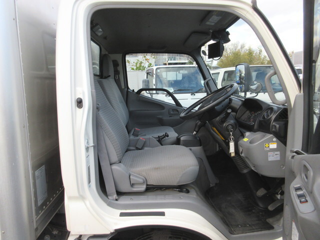 日野デュトロアルミバン小型（2t・3t）[写真09]