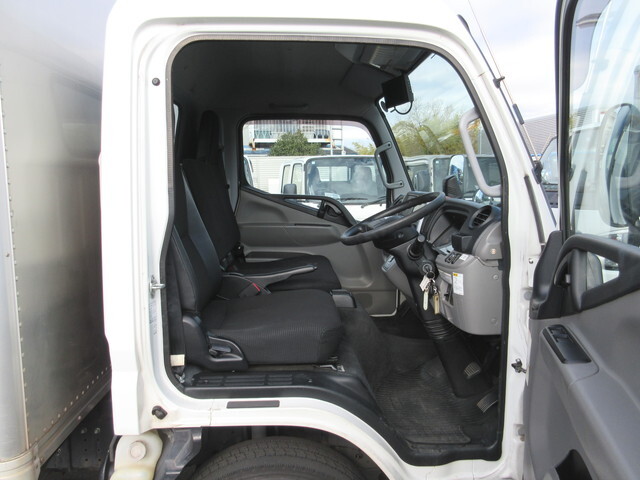 三菱ふそうキャンターアルミバン小型（2t・3t）[写真10]