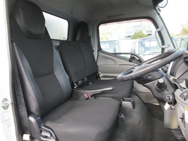 三菱ふそうキャンターアルミバン小型（2t・3t）[写真12]