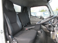 三菱ふそうキャンターアルミバン小型（2t・3t）[写真13]