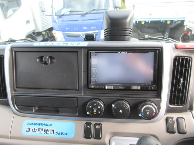 三菱ふそうキャンターアルミバン小型（2t・3t）[写真15]