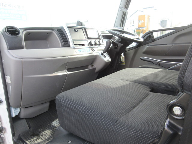 三菱ふそうキャンターアルミバン小型（2t・3t）[写真18]