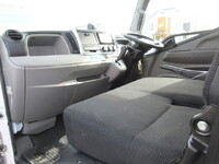 三菱ふそうキャンターアルミバン小型（2t・3t）[写真19]