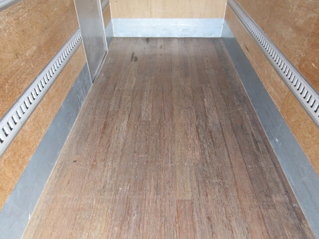 三菱ふそうキャンターアルミバン小型（2t・3t）[写真27]