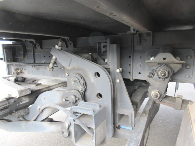 三菱ふそうキャンターアルミバン小型（2t・3t）[写真09]