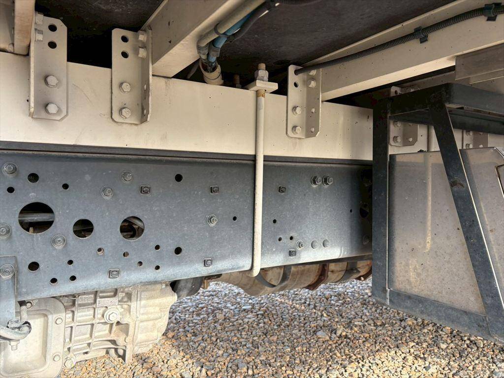 三菱ふそうファイターアルミウイング中型（4t）[写真13]