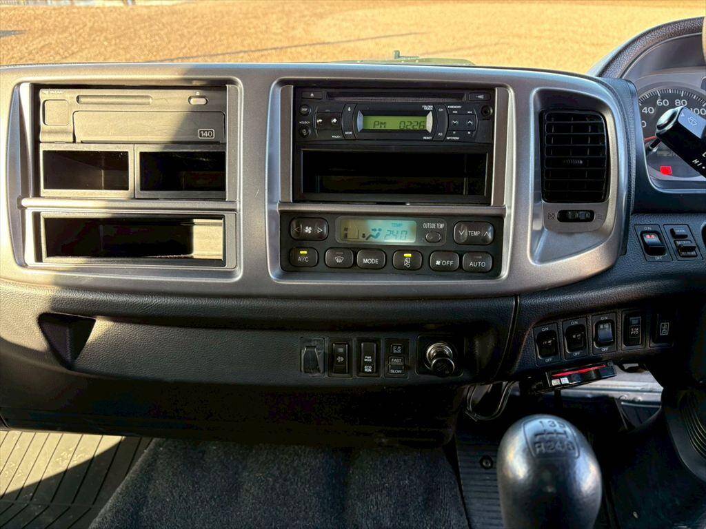 日野レンジャーコンテナ専用車増トン（6t・8t）[写真19]