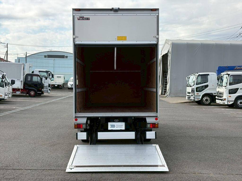 三菱ふそうキャンターアルミバン小型（2t・3t）[写真12]