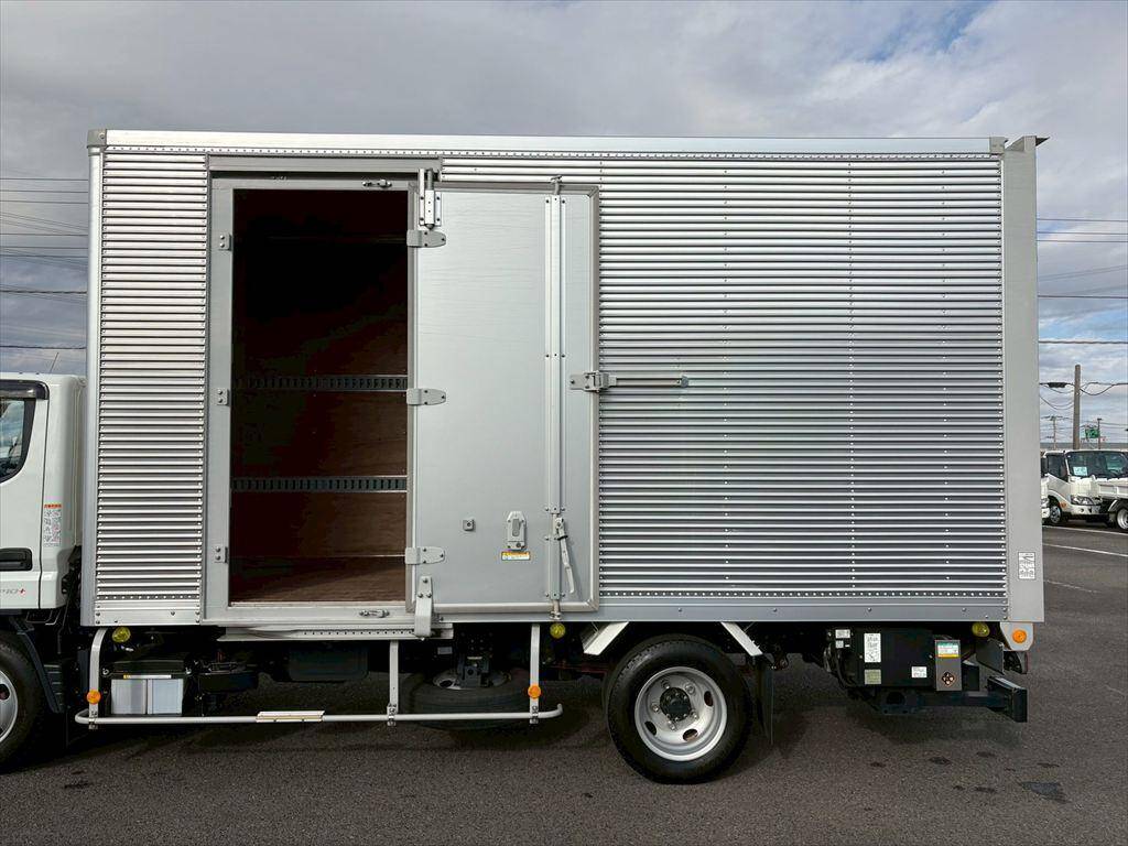 三菱ふそうキャンターアルミバン小型（2t・3t）[写真14]