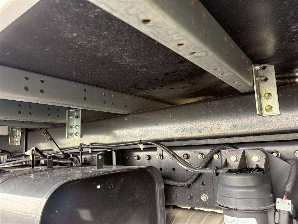 三菱ふそうキャンターアルミバン小型（2t・3t）[写真16]