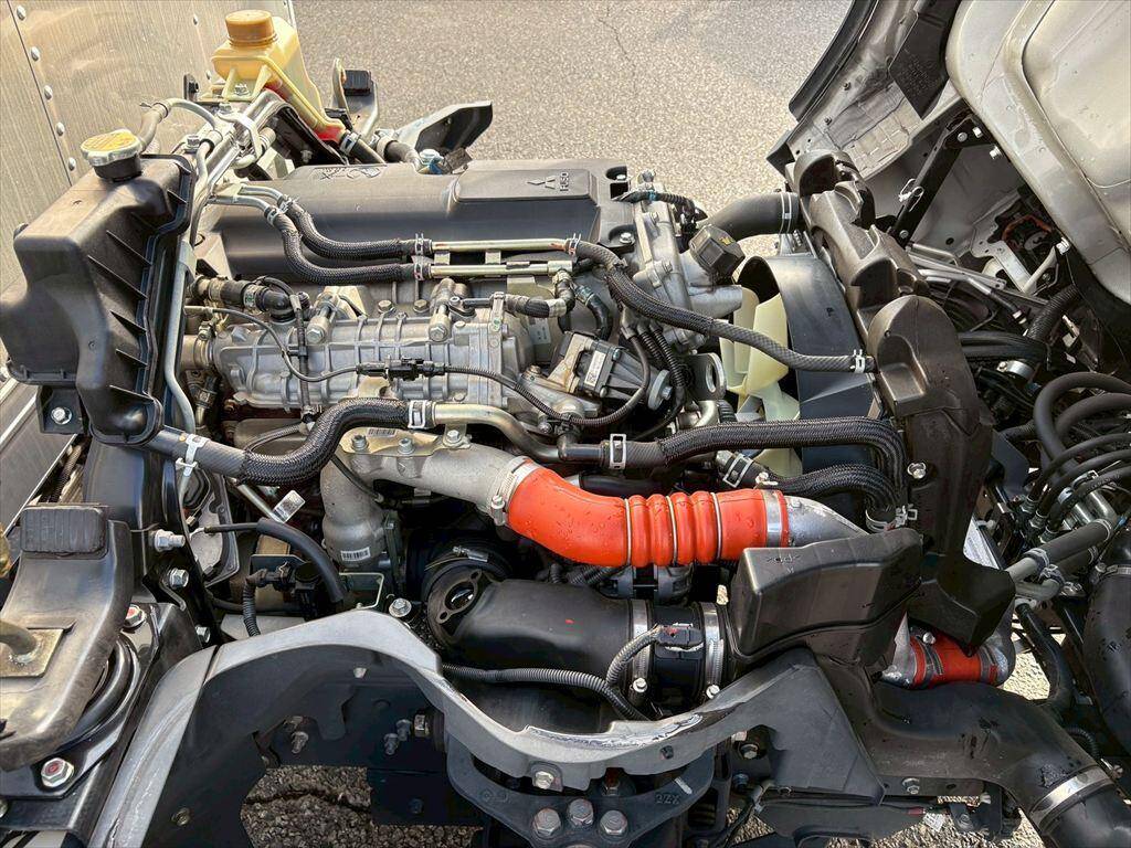 三菱ふそうキャンターアルミバン小型（2t・3t）[写真18]