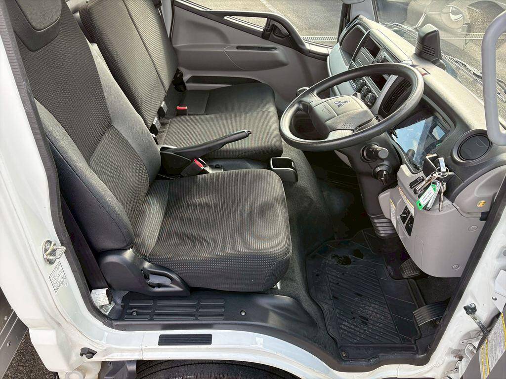 三菱ふそうキャンターアルミバン小型（2t・3t）[写真20]