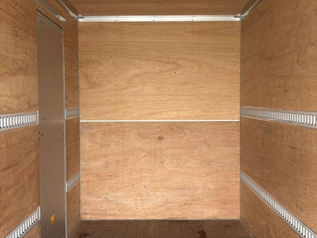 三菱ふそうキャンターアルミバン小型（2t・3t）[写真07]