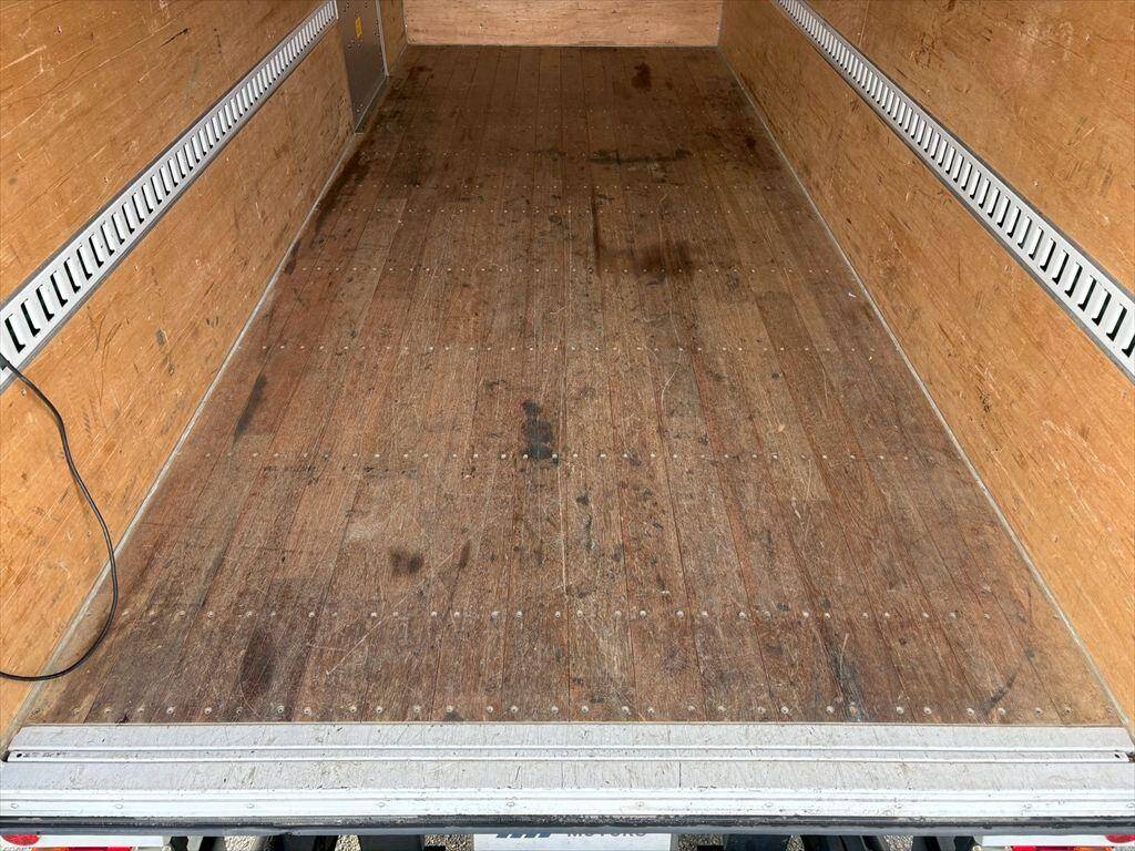 三菱ふそうキャンターアルミバン小型（2t・3t）[写真08]