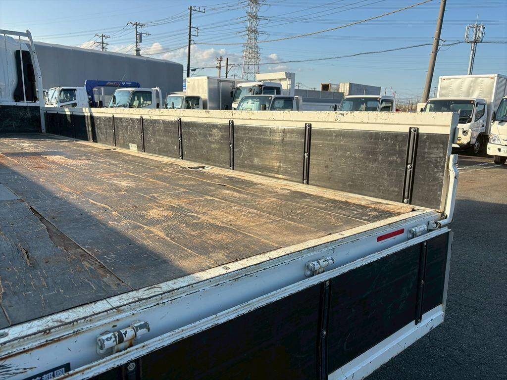 いすゞフォワード平ボディ中型（4t）[写真10]