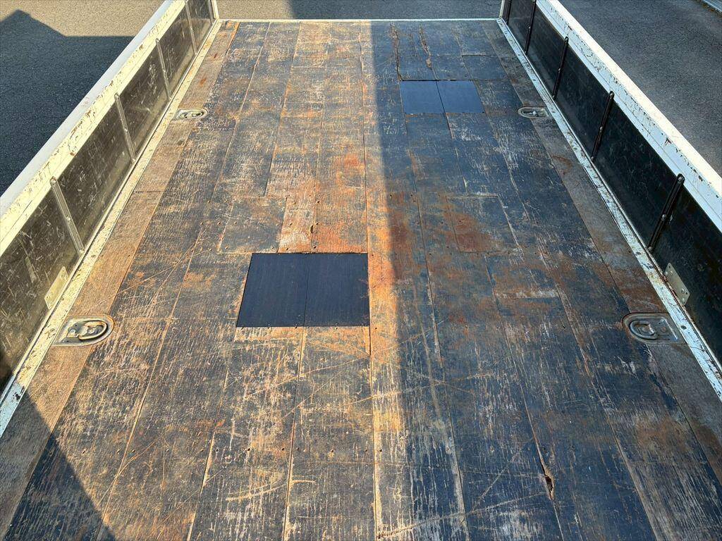 いすゞフォワード平ボディ中型（4t）[写真11]