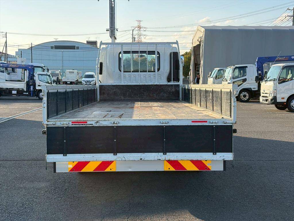 いすゞフォワード平ボディ中型（4t）[写真13]