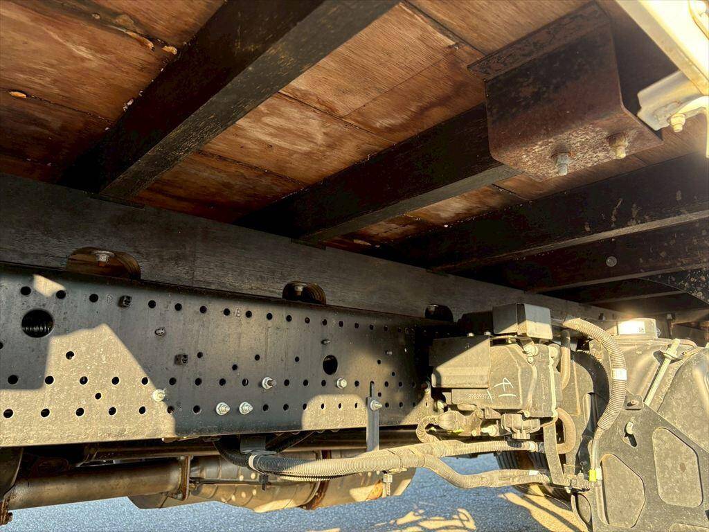 いすゞフォワード平ボディ中型（4t）[写真14]