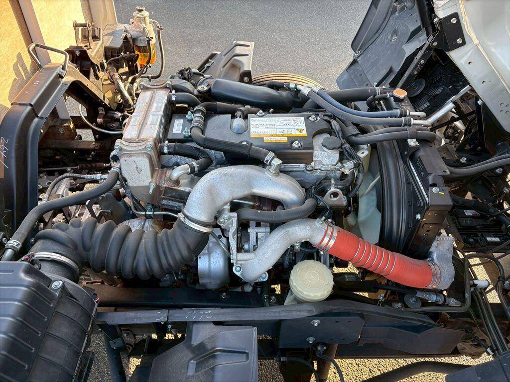 いすゞフォワード平ボディ中型（4t）[写真17]