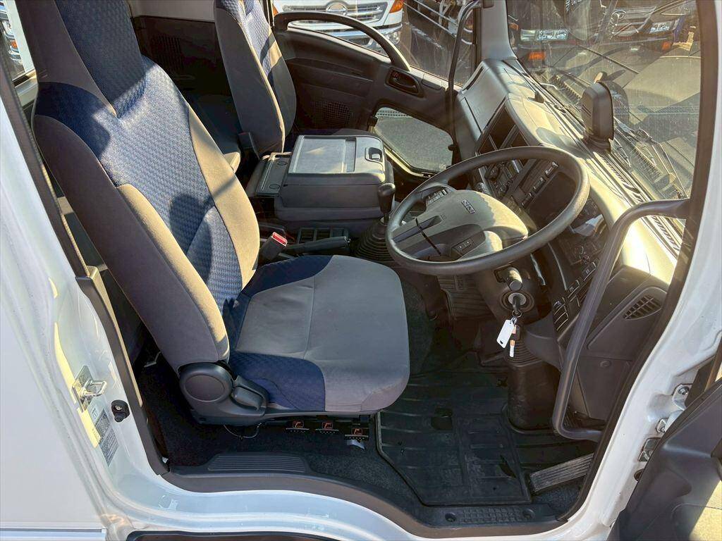 いすゞフォワード平ボディ中型（4t）[写真19]