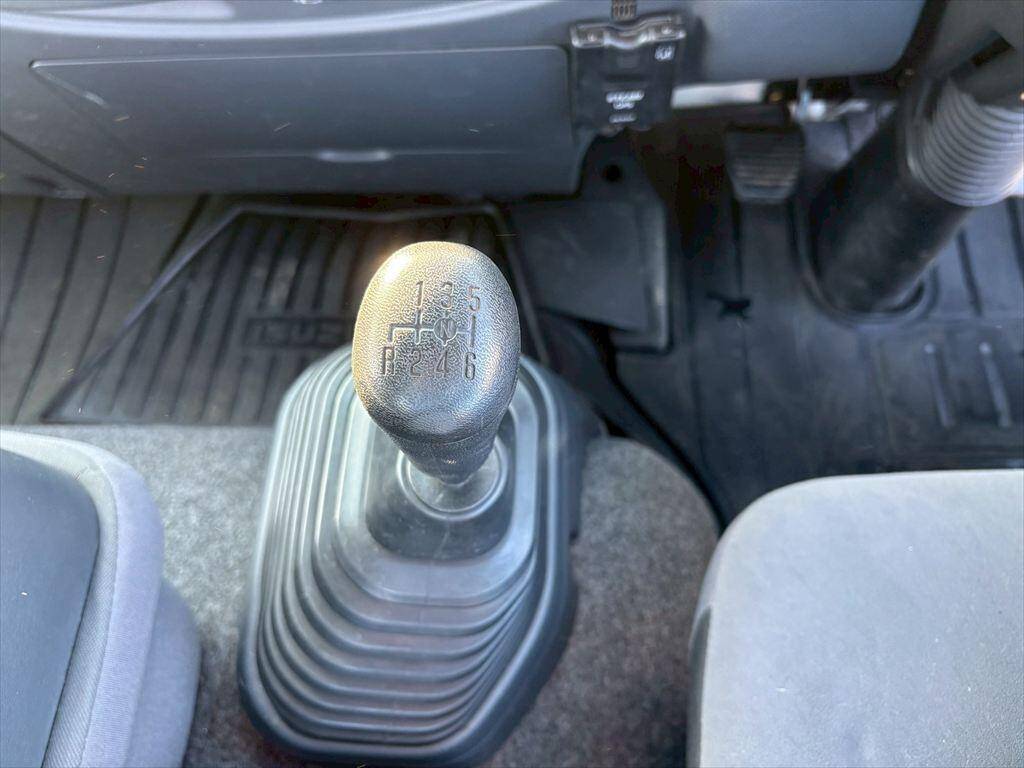 いすゞフォワード平ボディ中型（4t）[写真21]