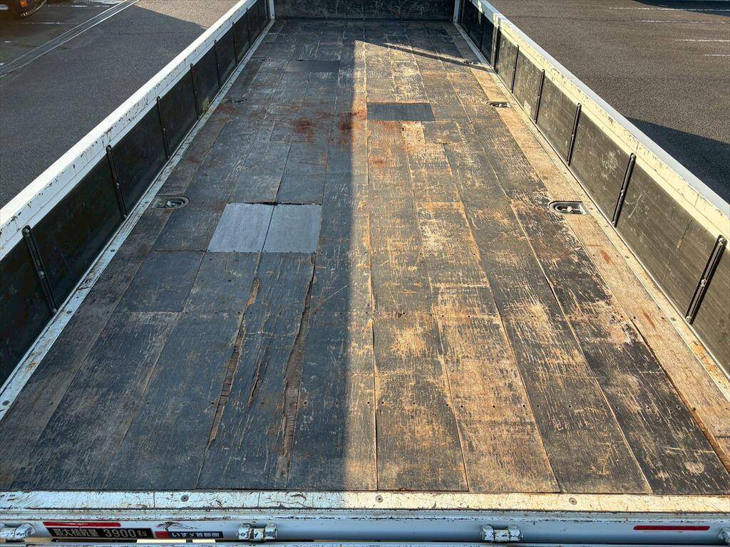 いすゞフォワード平ボディ中型（4t）[写真08]