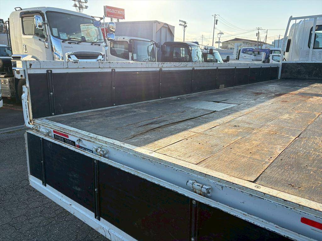 いすゞフォワード平ボディ中型（4t）[写真09]