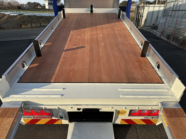 三菱ふそうファイターセルフクレーン3段増トン（6t・8t）[写真05]