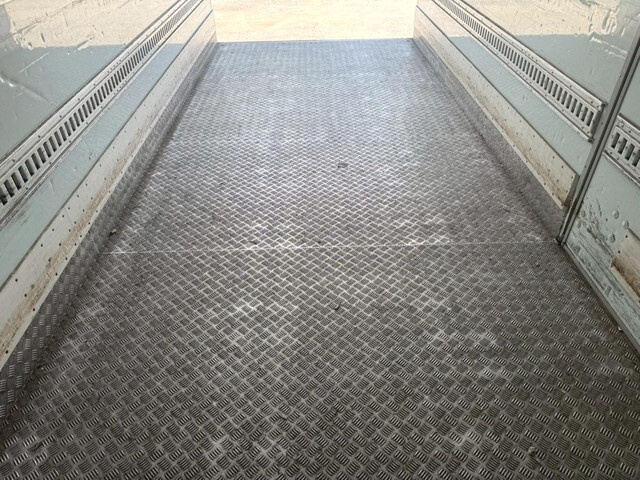 日野レンジャーアルミウイング中型（4t）[写真17]