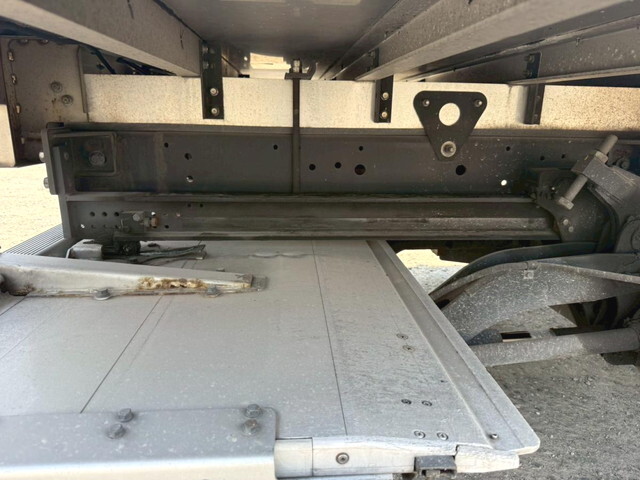 日野レンジャーアルミウイング中型（4t）[写真06]