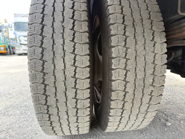 三菱ふそうキャンター平ボディ小型（2t・3t）[写真14]