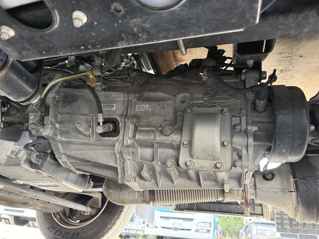 三菱ふそうキャンター平ボディ小型（2t・3t）[写真15]