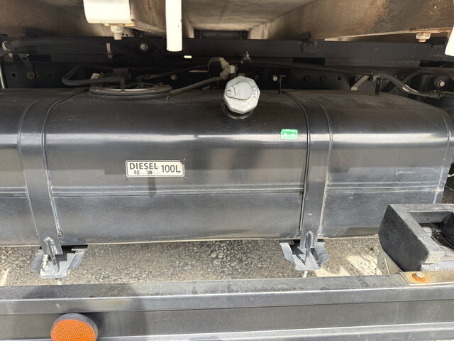 三菱ふそうキャンター平ボディ小型（2t・3t）[写真24]