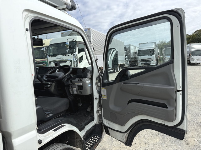 三菱ふそうキャンター平ボディ小型（2t・3t）[写真27]