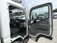 三菱ふそうキャンター平ボディ小型（2t・3t）[写真28]