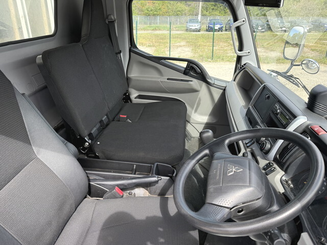 三菱ふそうキャンター平ボディ小型（2t・3t）[写真30]