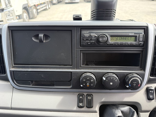 三菱ふそうキャンター平ボディ小型（2t・3t）[写真32]