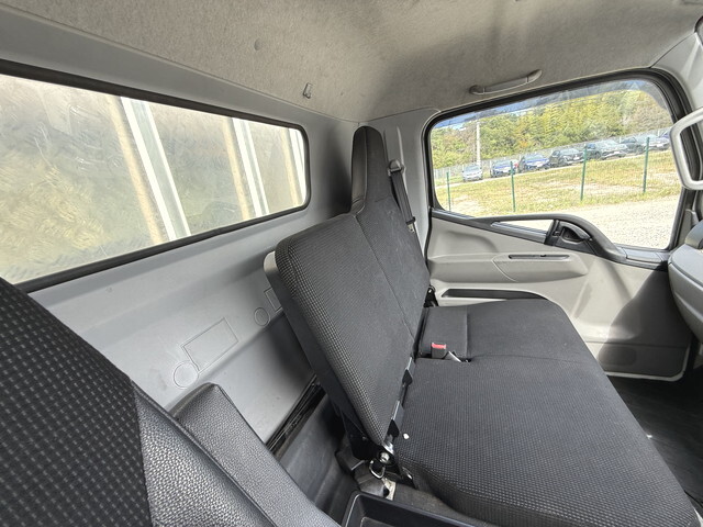 三菱ふそうキャンター平ボディ小型（2t・3t）[写真36]