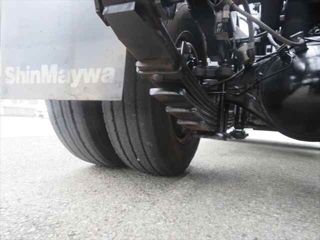 いすゞエルフコンテナ専用車小型（2t・3t）[写真17]