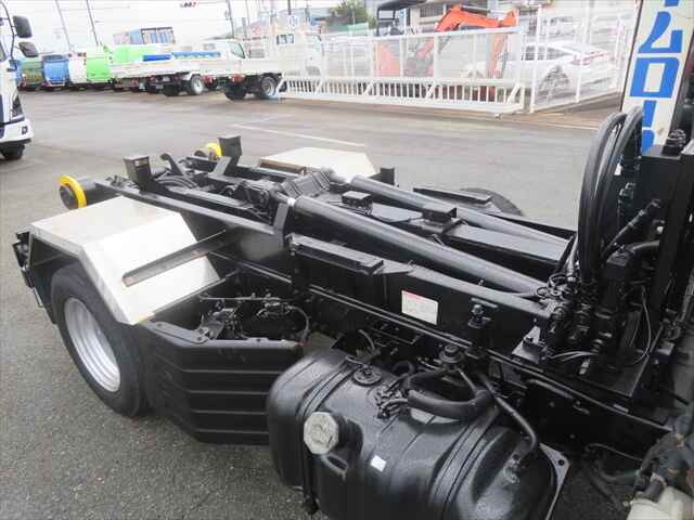 いすゞエルフコンテナ専用車小型（2t・3t）[写真19]