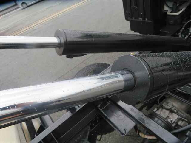 いすゞエルフコンテナ専用車小型（2t・3t）[写真20]