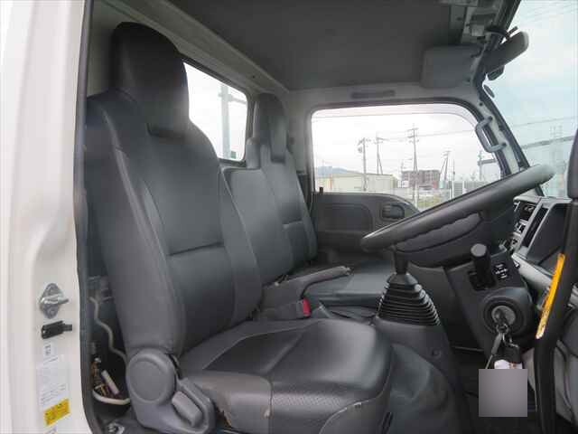 いすゞエルフコンテナ専用車小型（2t・3t）[写真29]