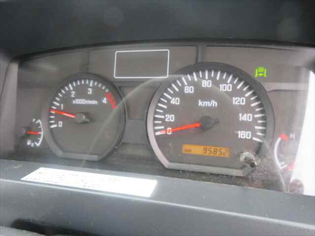 いすゞエルフコンテナ専用車小型（2t・3t）[写真32]