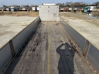 いすゞギガ平ボディ大型（10t）[写真11]