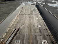 いすゞギガ平ボディ大型（10t）[写真13]