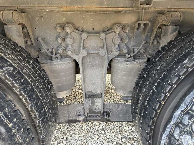 いすゞギガ平ボディ大型（10t）[写真30]