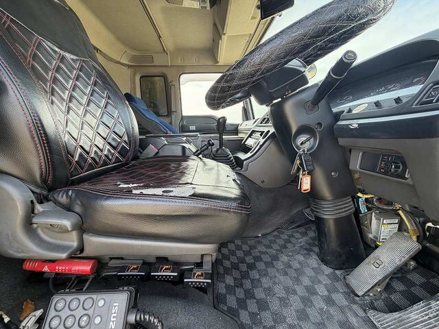 いすゞギガ平ボディ大型（10t）[写真33]