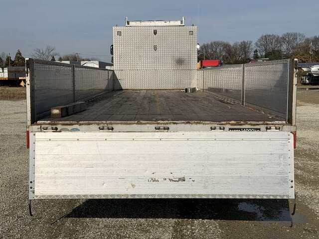 いすゞギガ平ボディ大型（10t）[写真09]